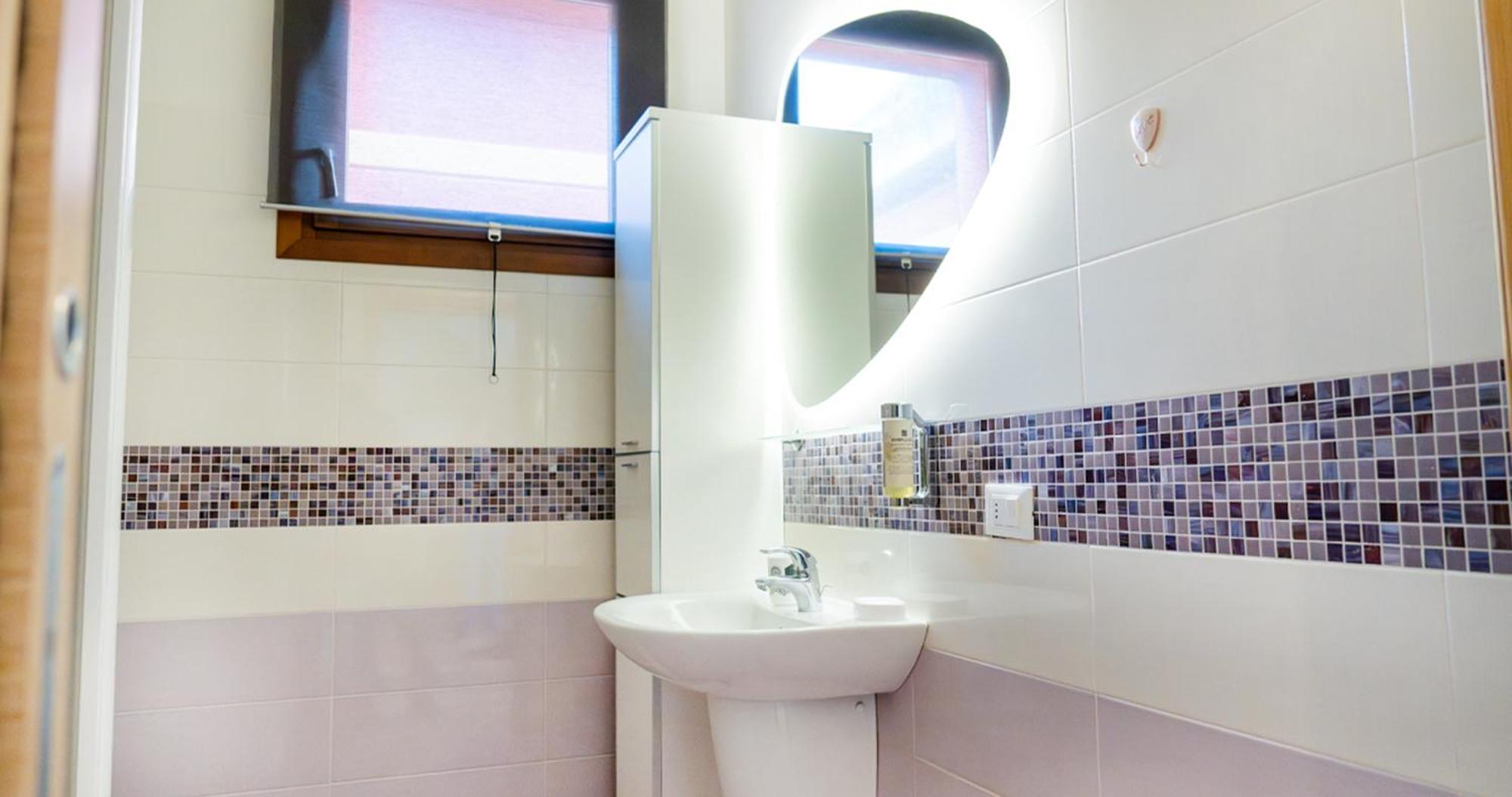 Oleandro Apartment - Featuring A Private Garden And Access To 5 Pools Desenzano del Garda Exteriör bild