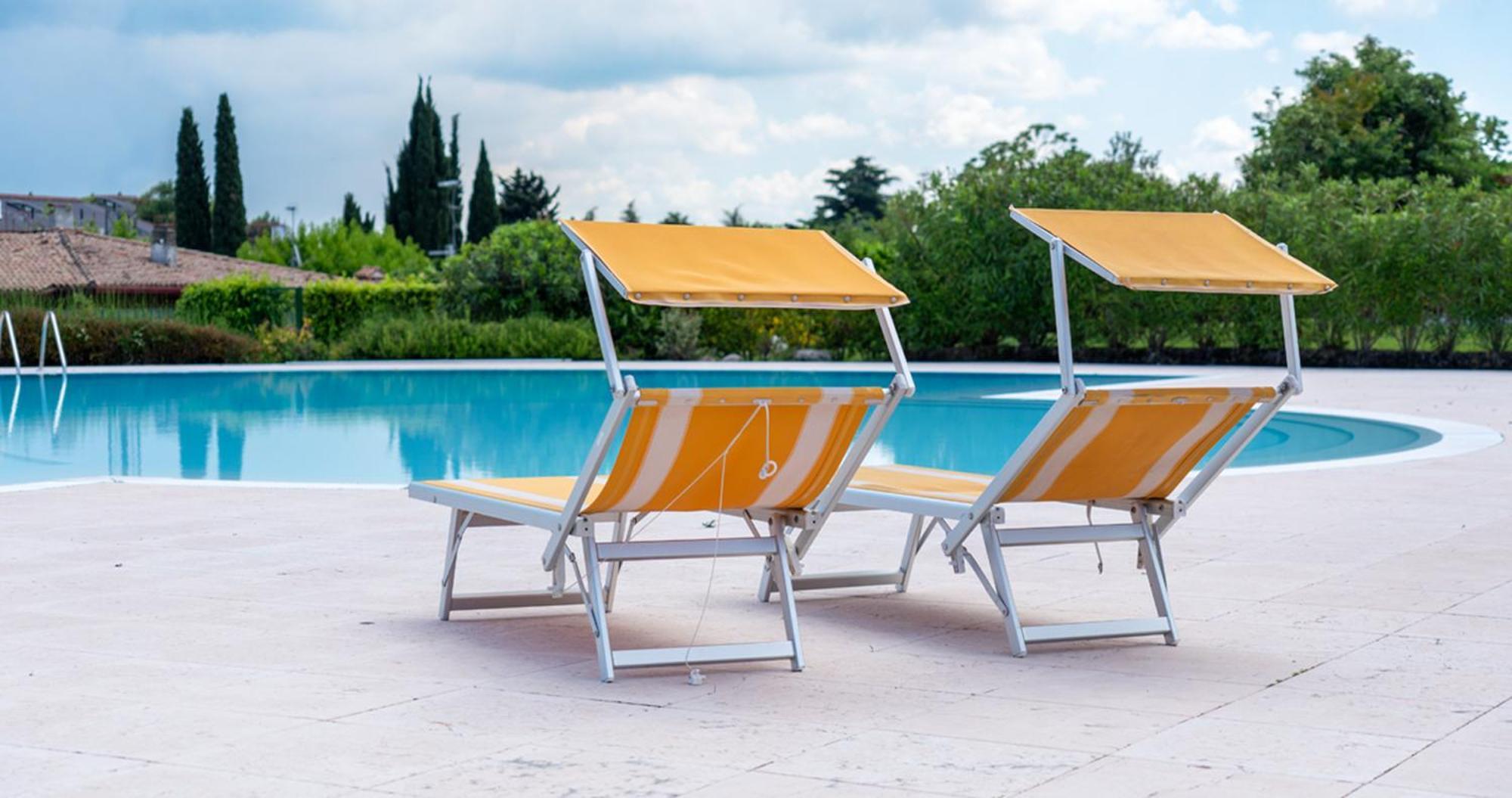 Oleandro Apartment - Featuring A Private Garden And Access To 5 Pools Desenzano del Garda Exteriör bild