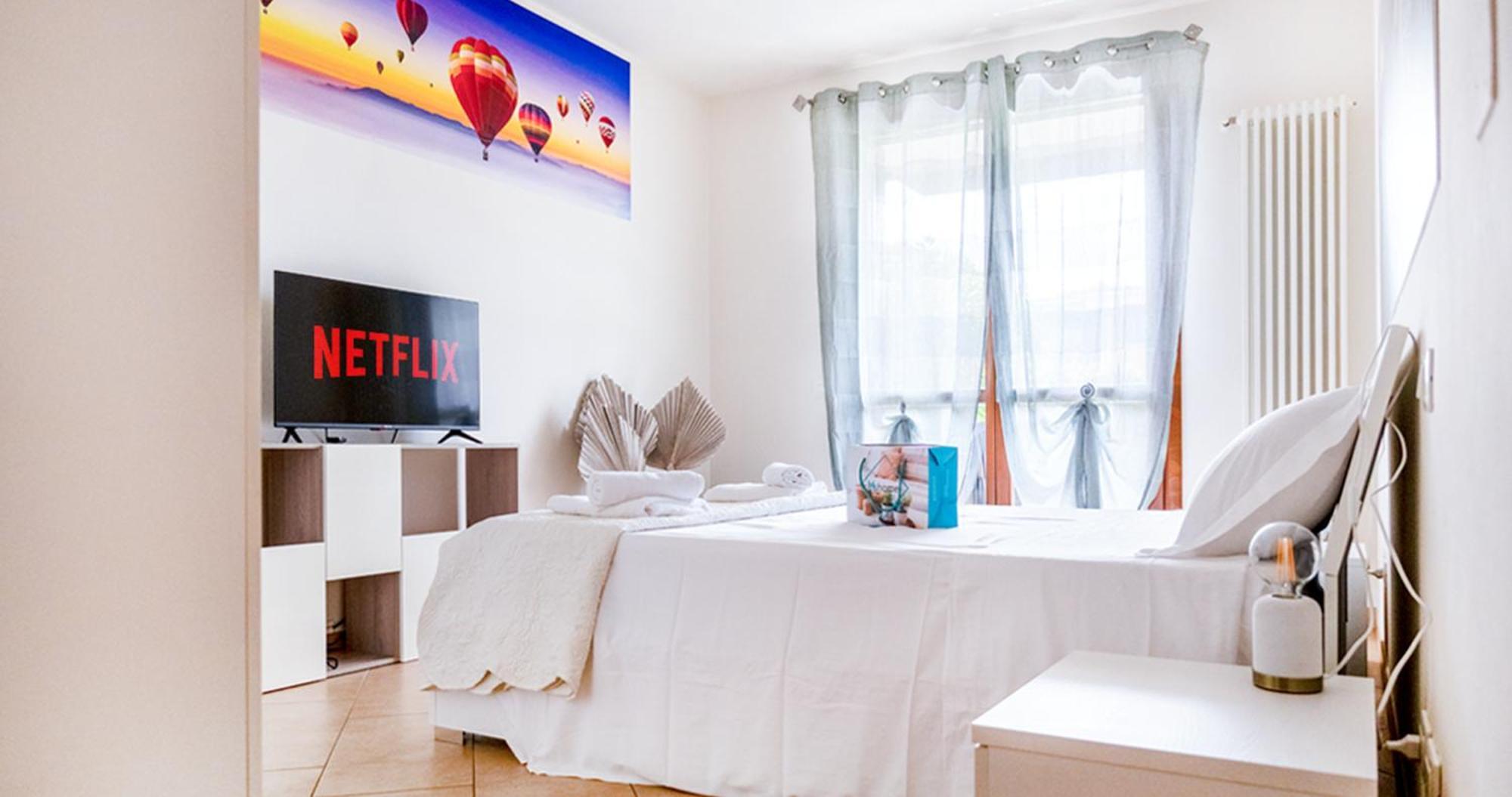 Oleandro Apartment - Featuring A Private Garden And Access To 5 Pools Desenzano del Garda Exteriör bild